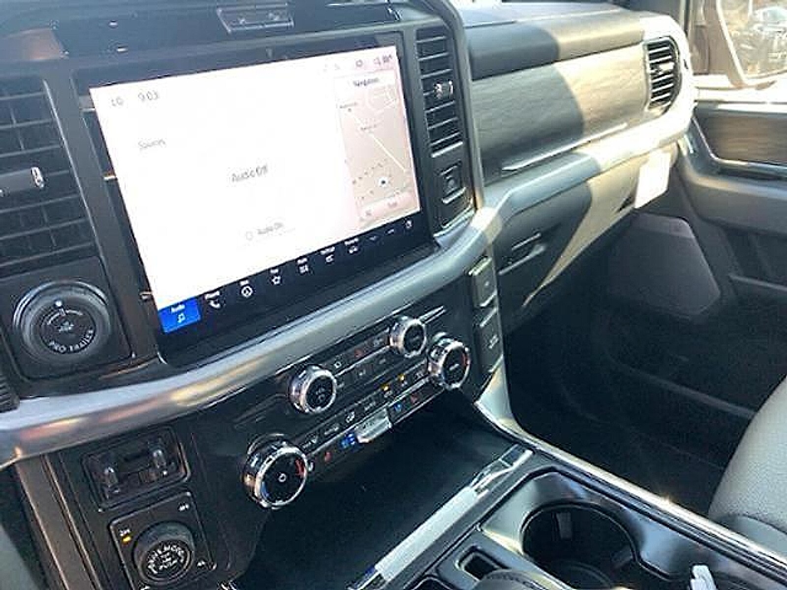 2025 Ford F-150 Lariat - Photo 17
