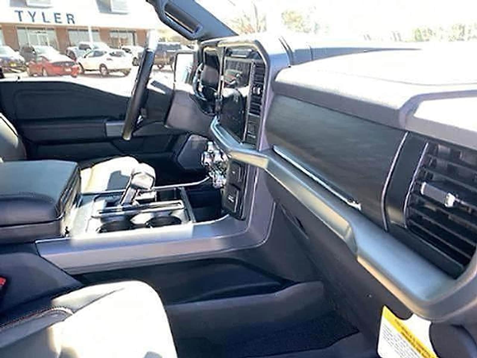 2025 Ford F-150 Lariat - Photo 23