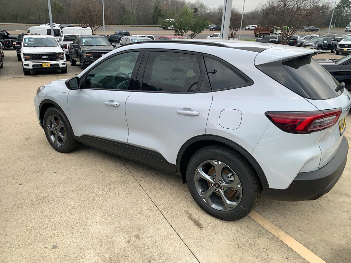 2025 Ford Escape ST-Line photo 4