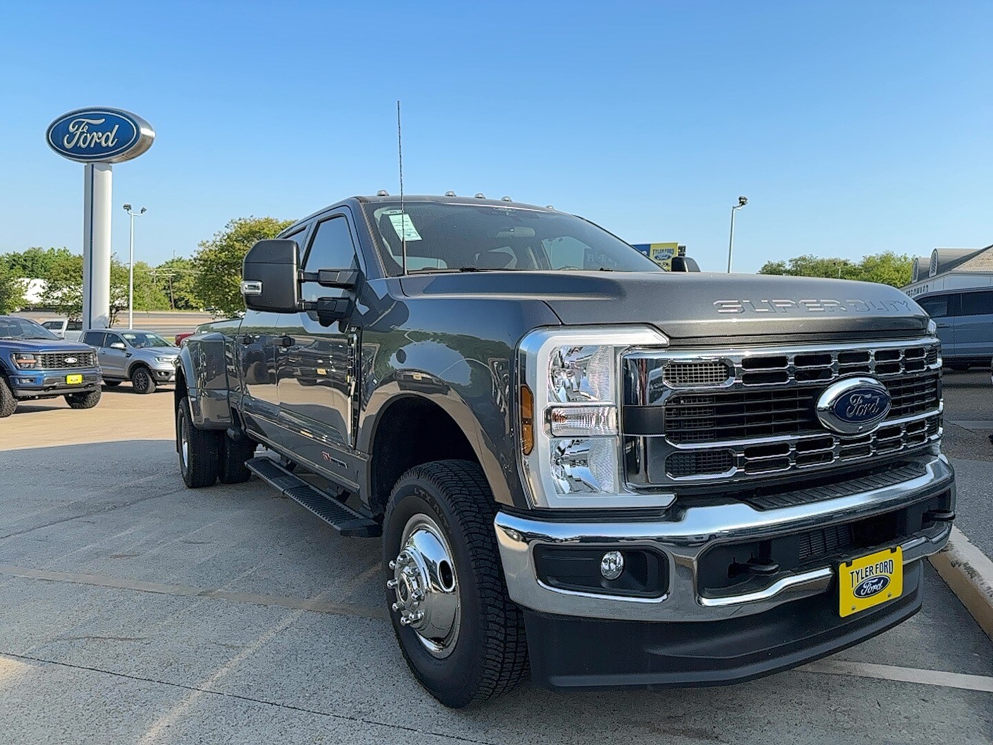 2025 Ford F-350 photo 2