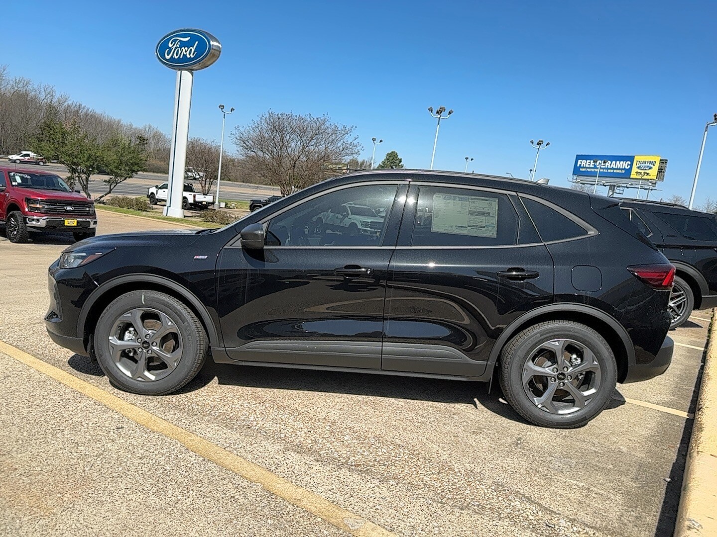 2025 Ford Escape ST-Line photo 4