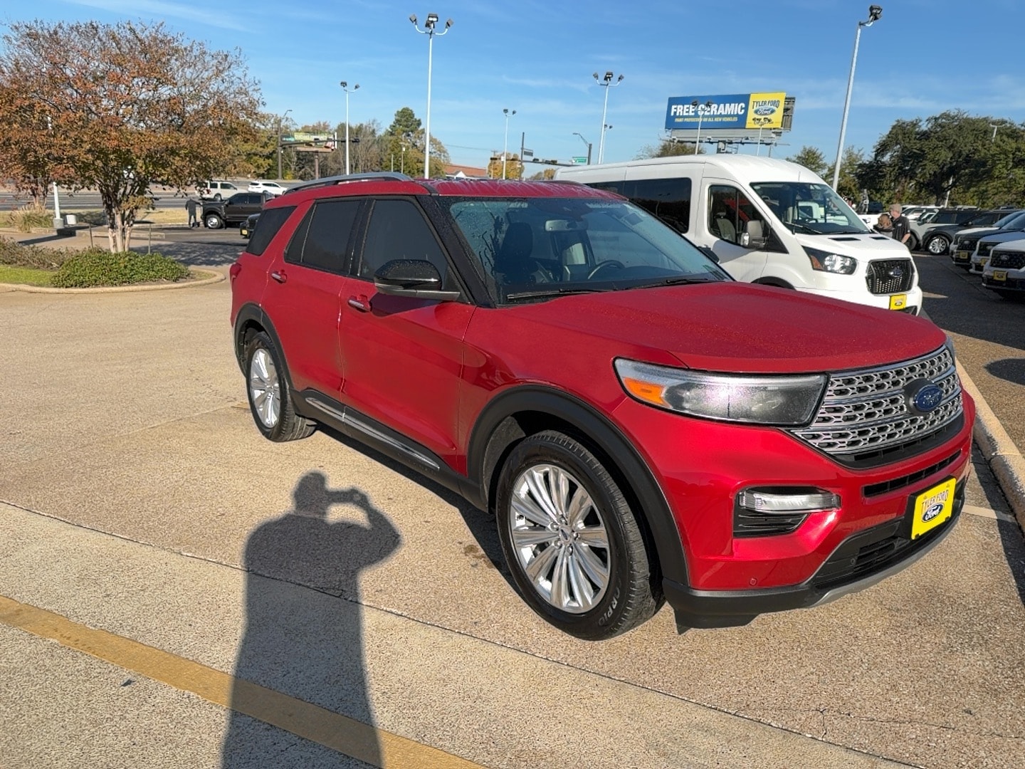2023 Ford Explorer Limited's photo