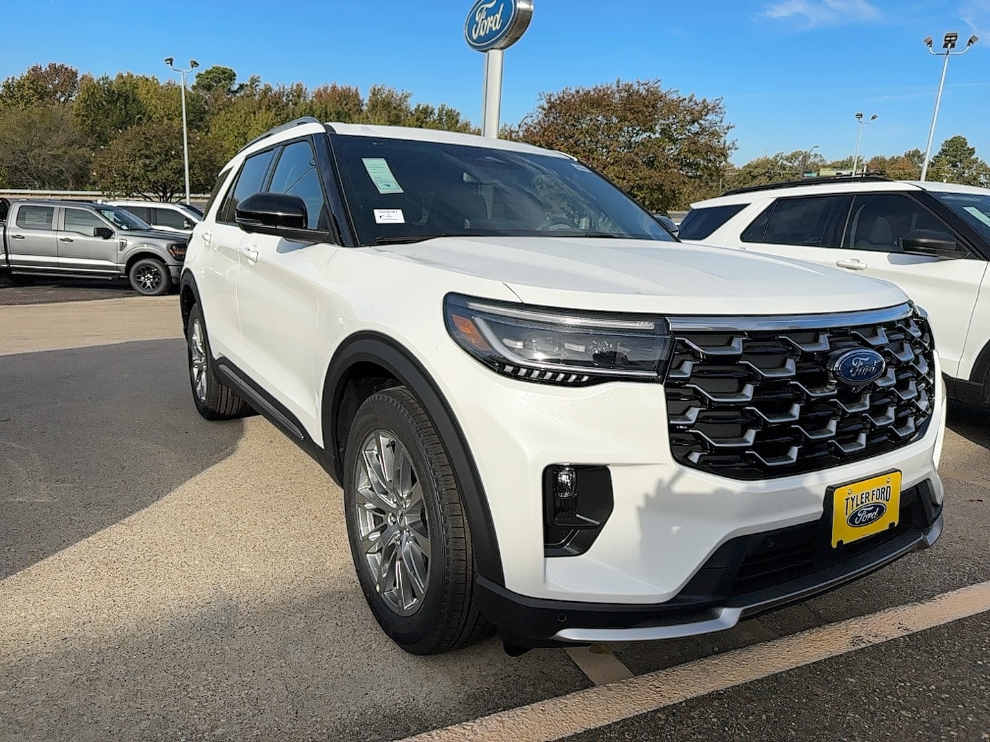 2026 Ford Explorer Platinum's photo