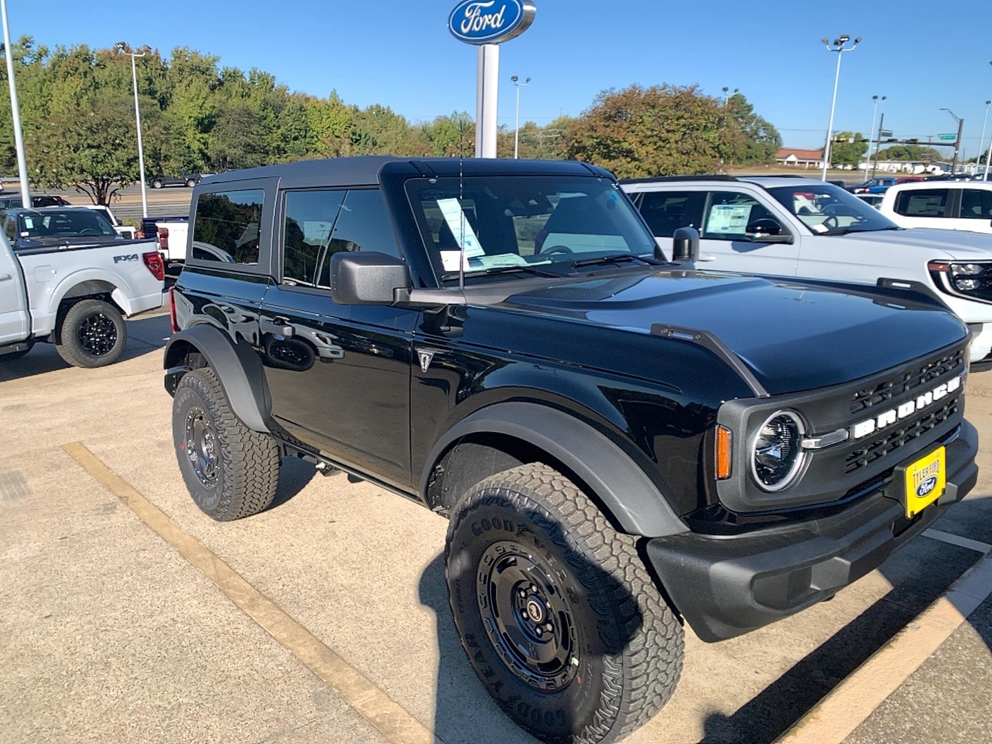 2025 Ford Bronco 2-Door Base's photo