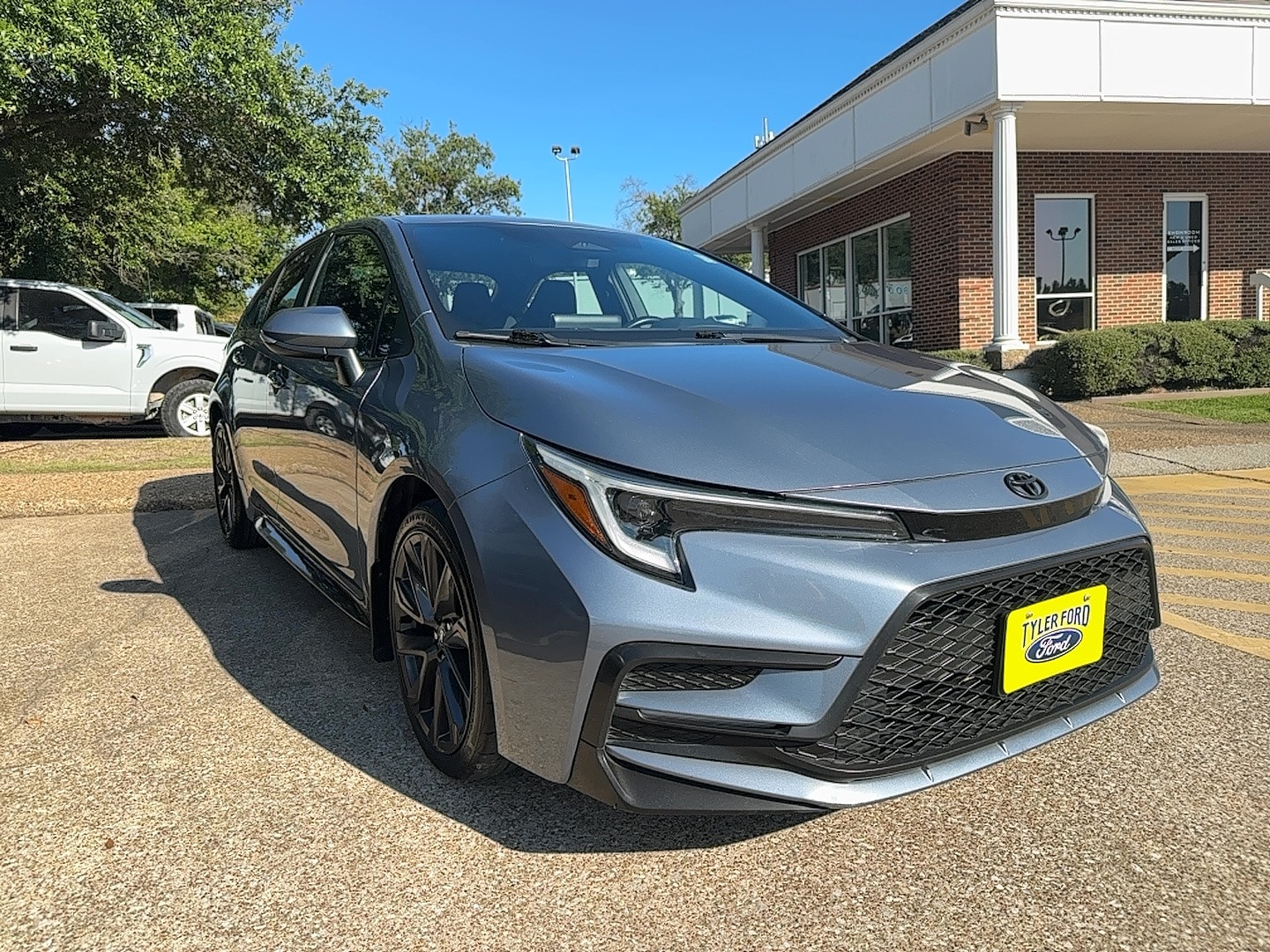 2023 Toyota Corolla SE's photo