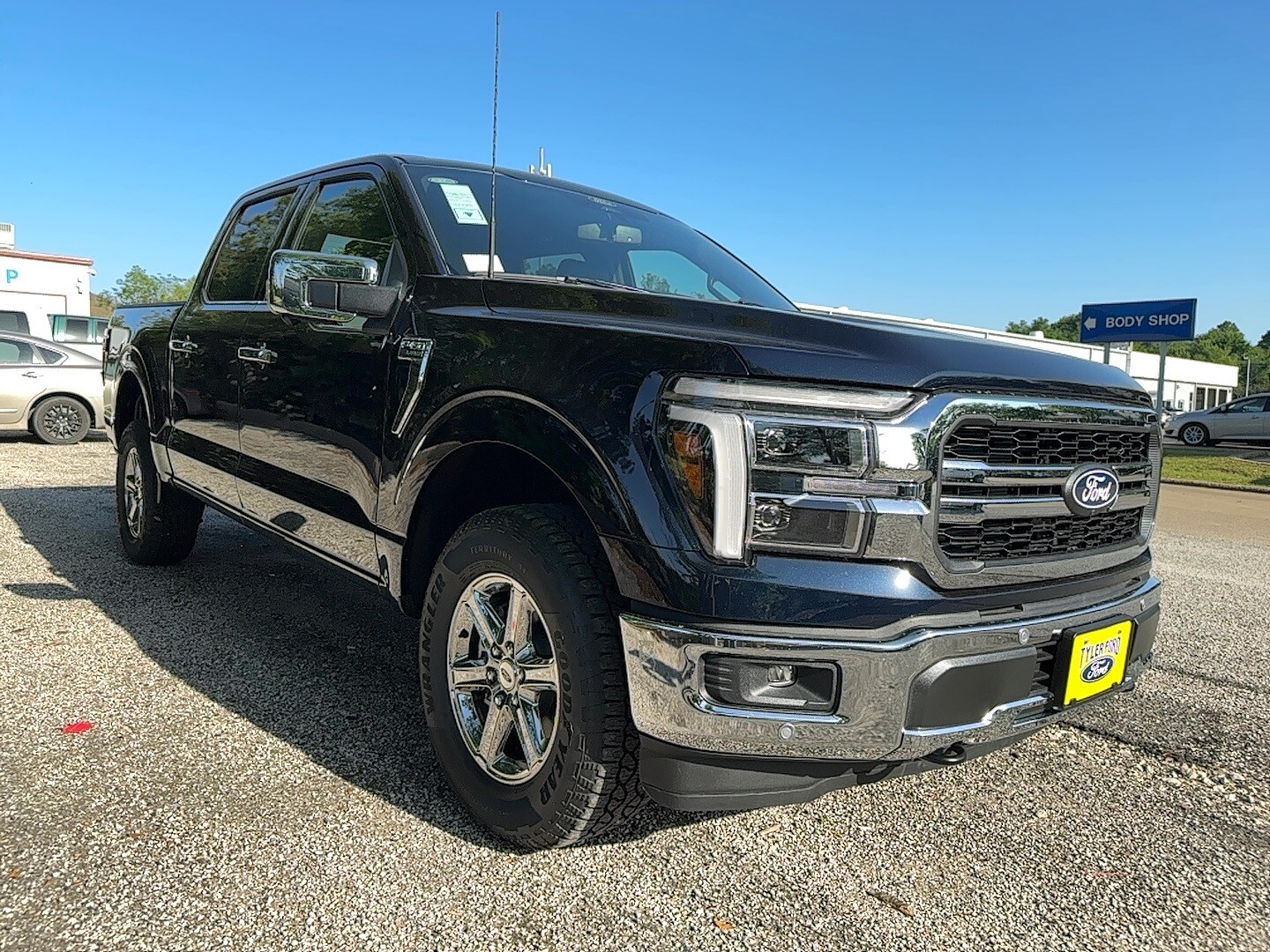 2025 Ford F-150 Lariat photo 2