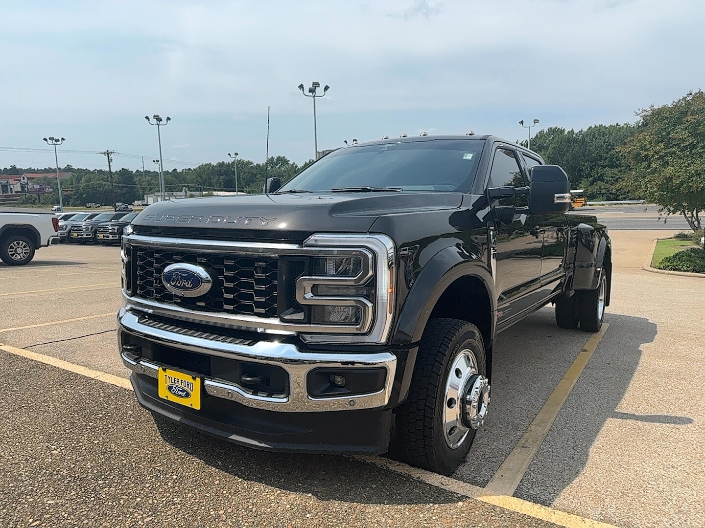2025 Ford F-450 photo 3