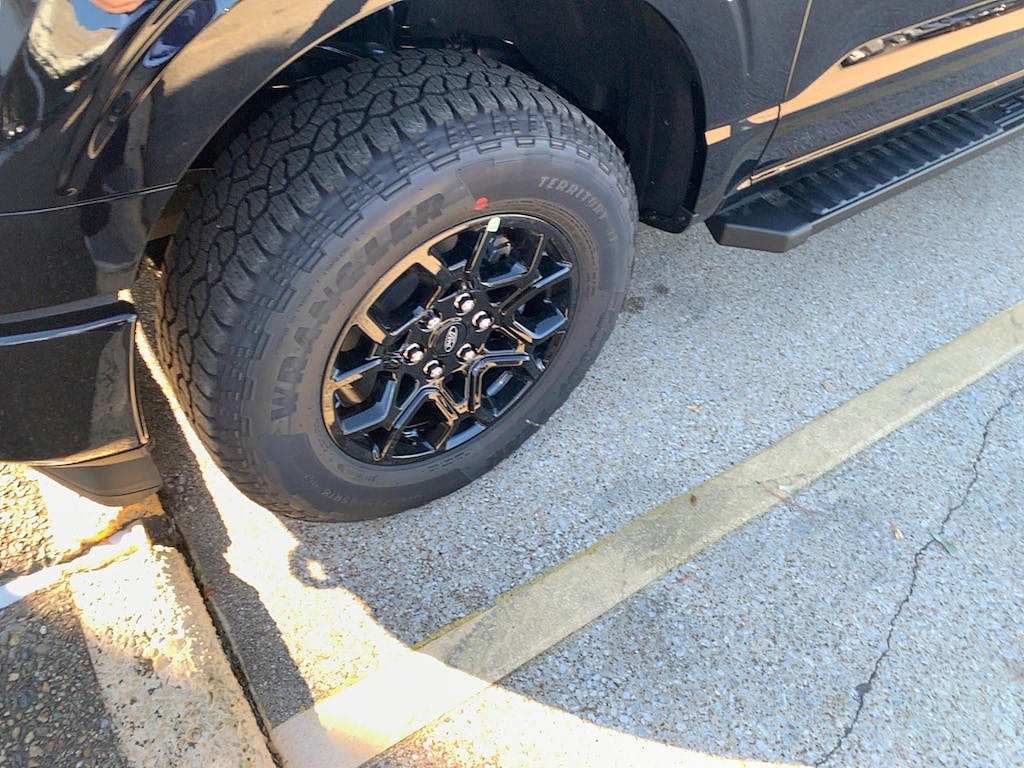 New 2025 Ford F-150 Lariat TRUCK