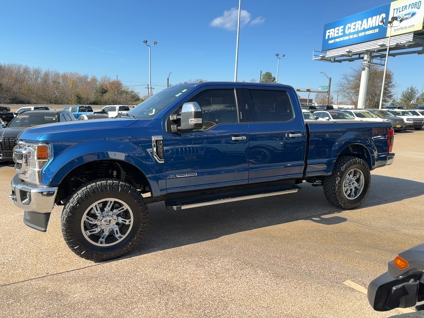 2022 Ford F-350 Super Duty Lariat's photo