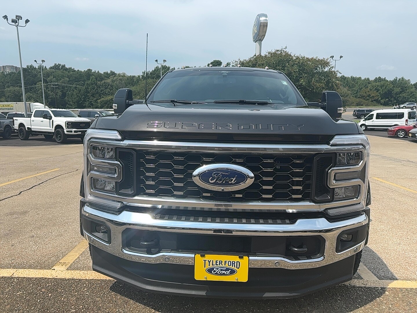 2025 Ford F-450 photo 2
