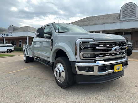 2025 Ford Chassis Cab F-450 Lariat TRUCK