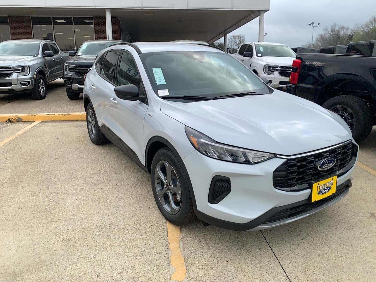 2025 Ford Escape ST-Line photo 2