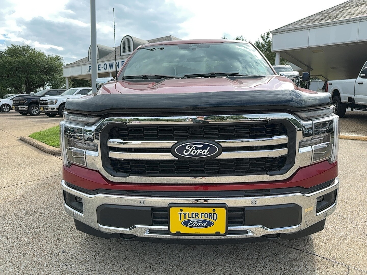 2025 Ford F-150 Lariat photo 2