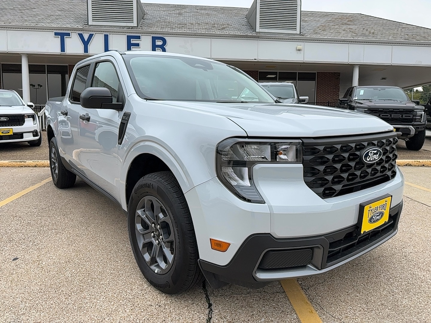 2025 Ford Maverick XLT's photo