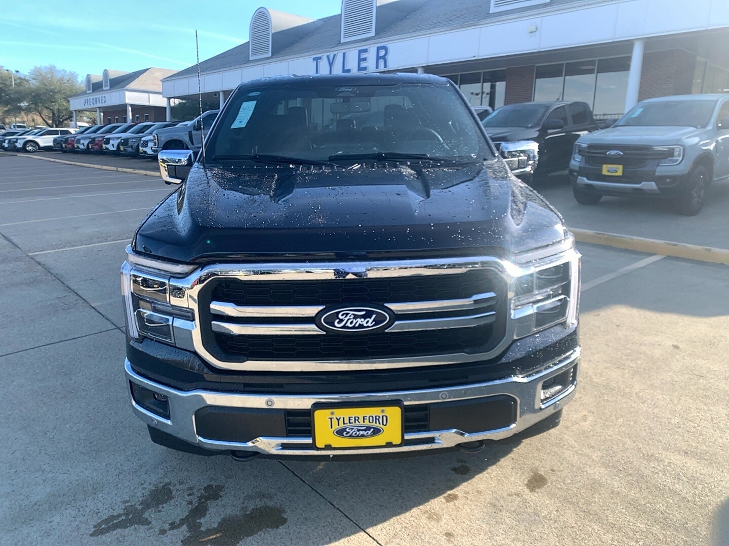 2025 Ford F-150 Lariat photo 3
