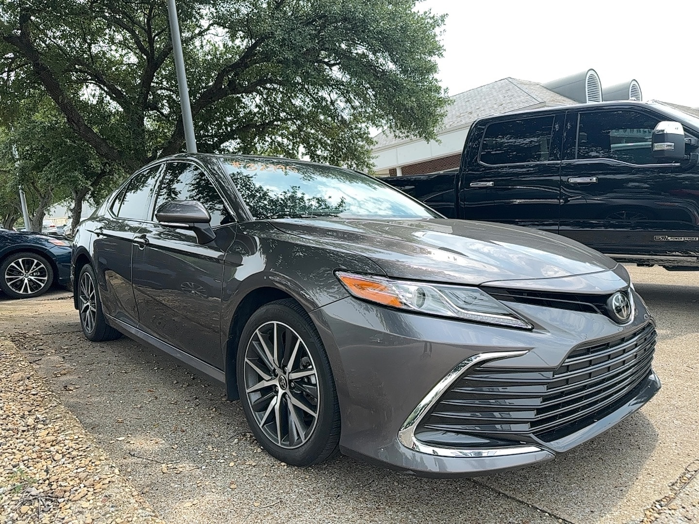 2024 Toyota Camry XLE's photo