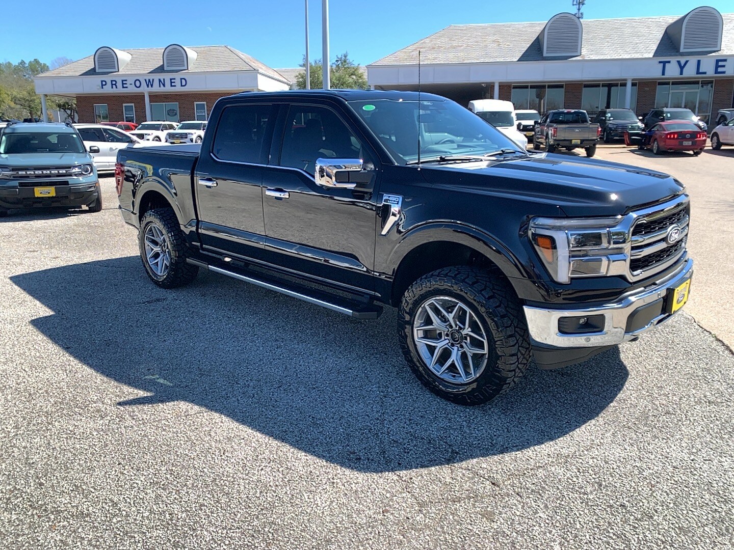 2025 Ford F-150 Lariat photo 2