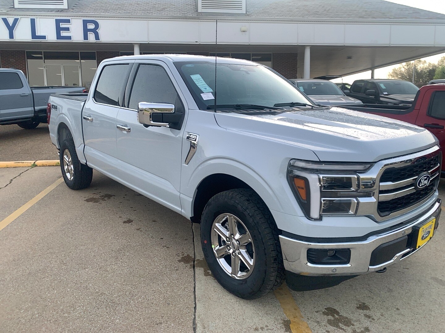 2025 Ford F-150 Lariat photo 2