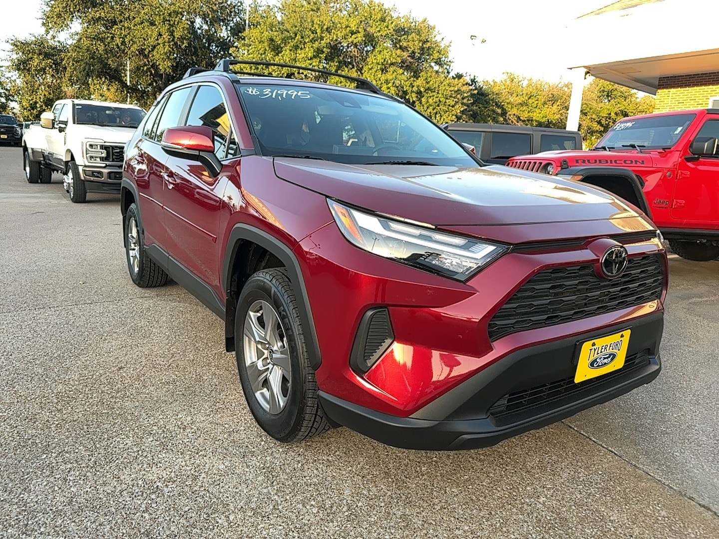 2024 Toyota RAV4 XLE's photo