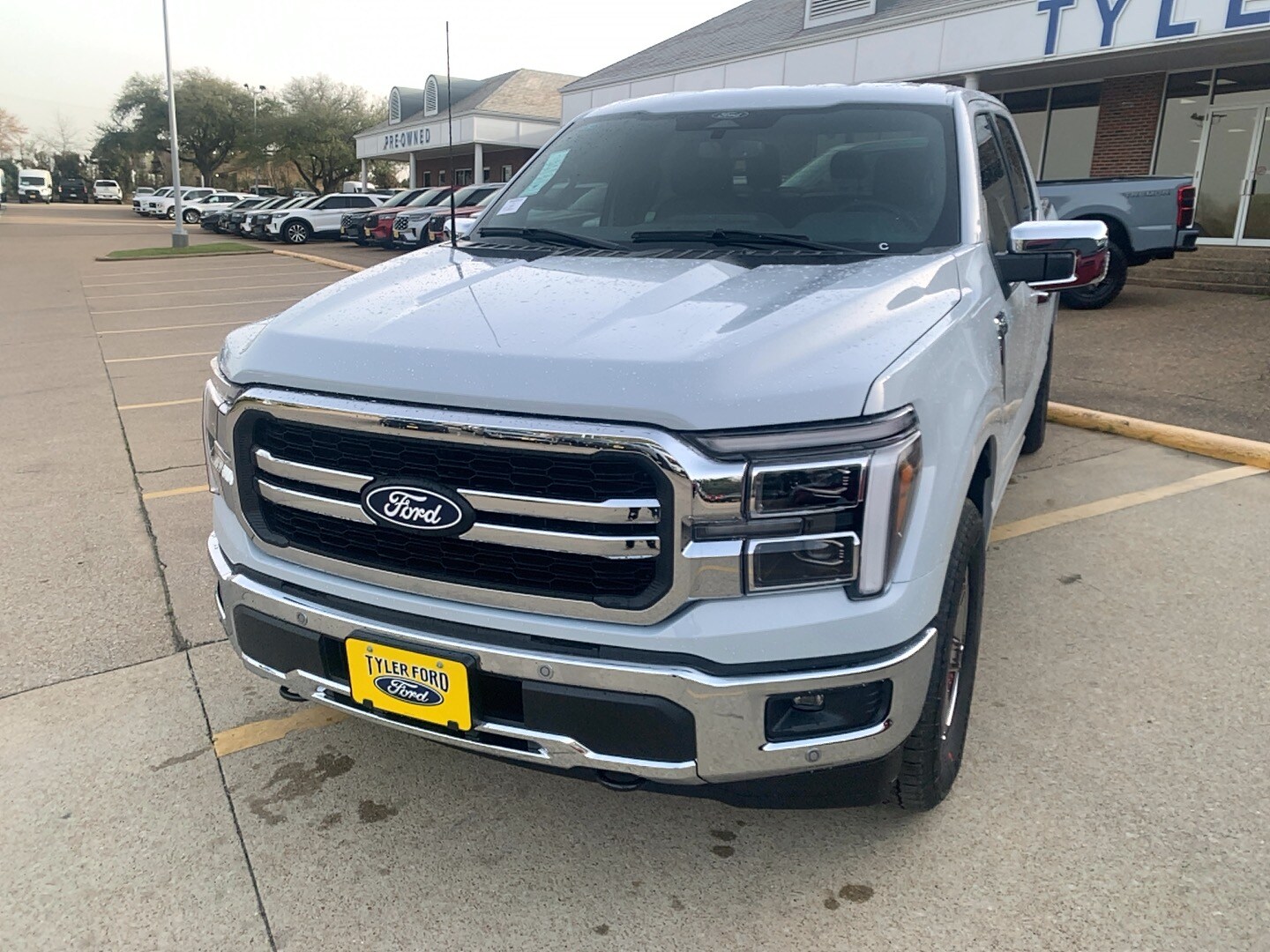 2025 Ford F-150 Lariat photo 3