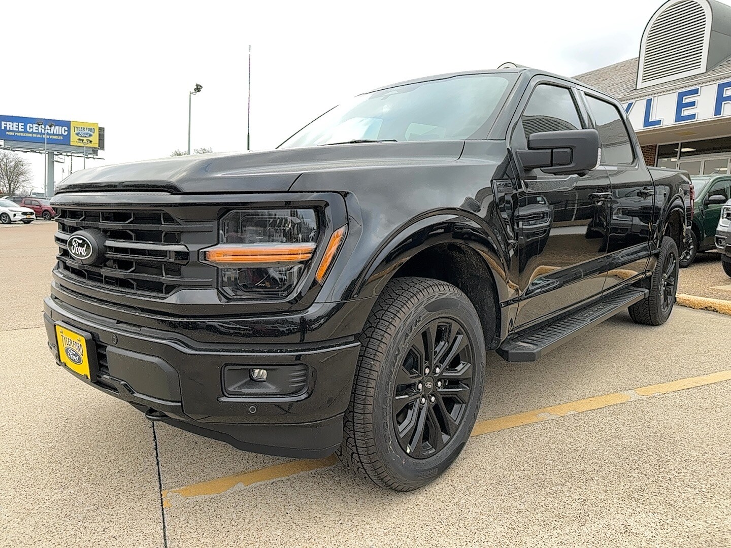 2025 Ford F-150 XLT photo 3