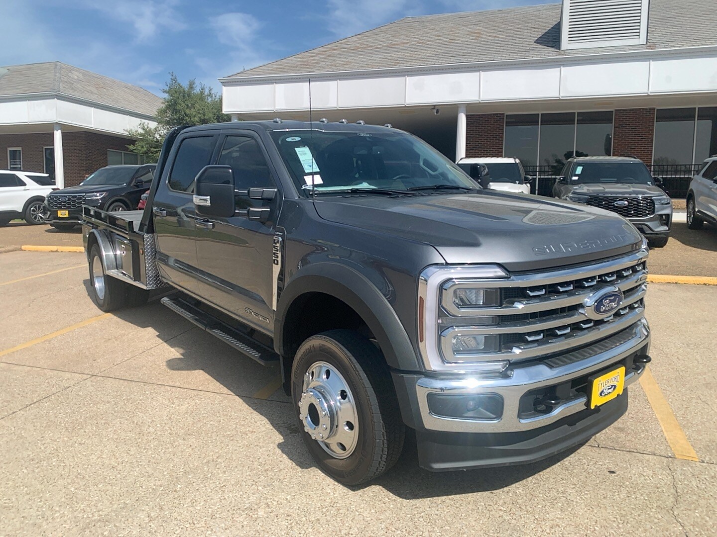 2024 Ford F-550 photo 2
