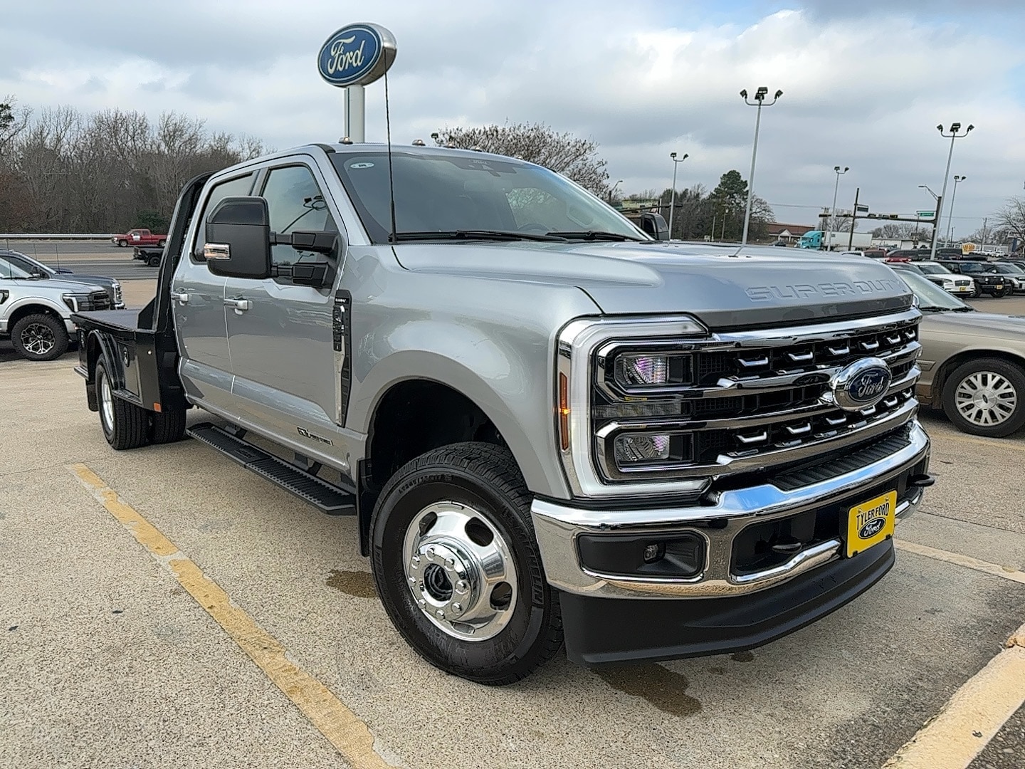 2024 Ford F-350 Super Duty Chassis Cab Lariat's photo