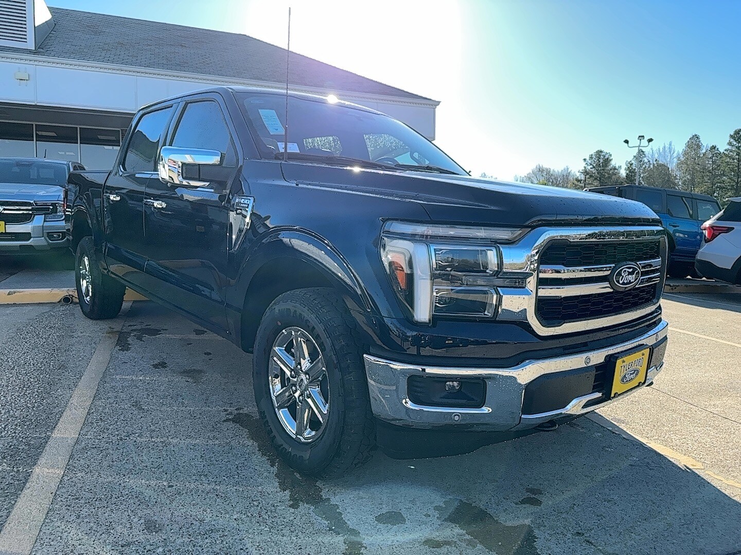 2025 Ford F-150 Lariat photo 2
