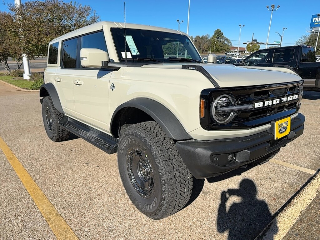 New 2025 Ford Bronco Outer Banks SUV