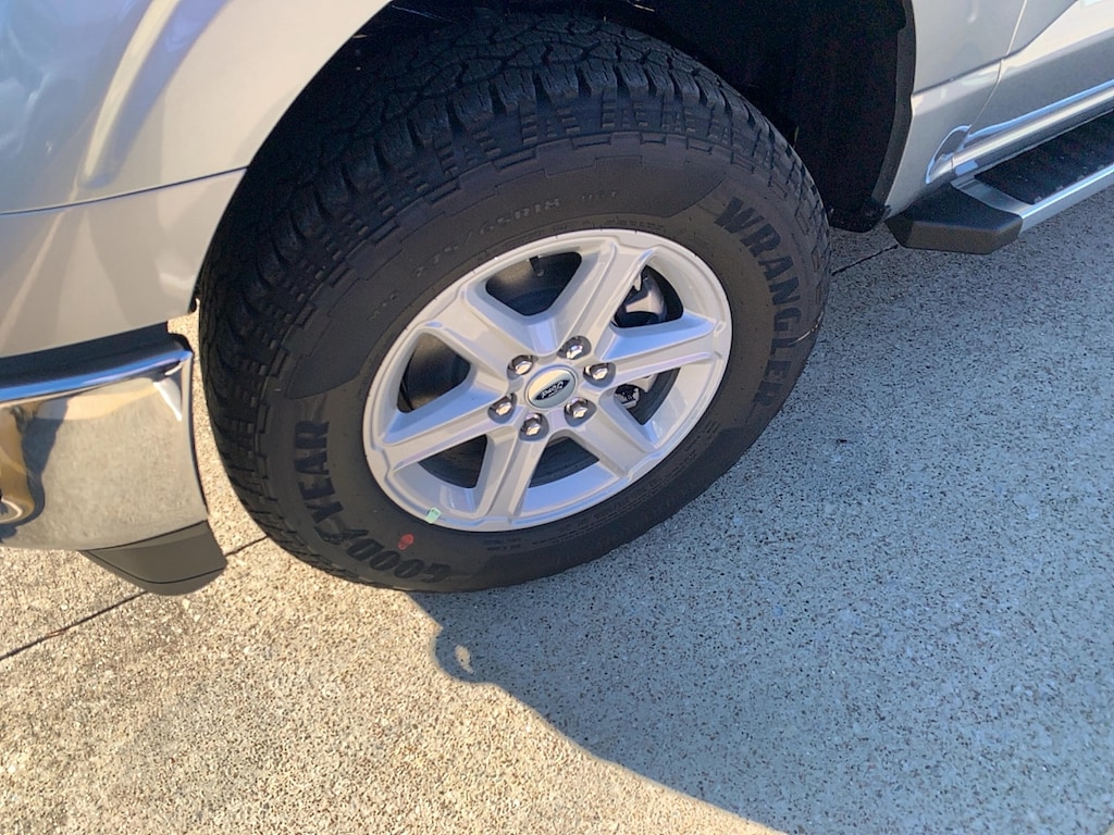 New 2025 Ford F-150 Lariat TRUCK