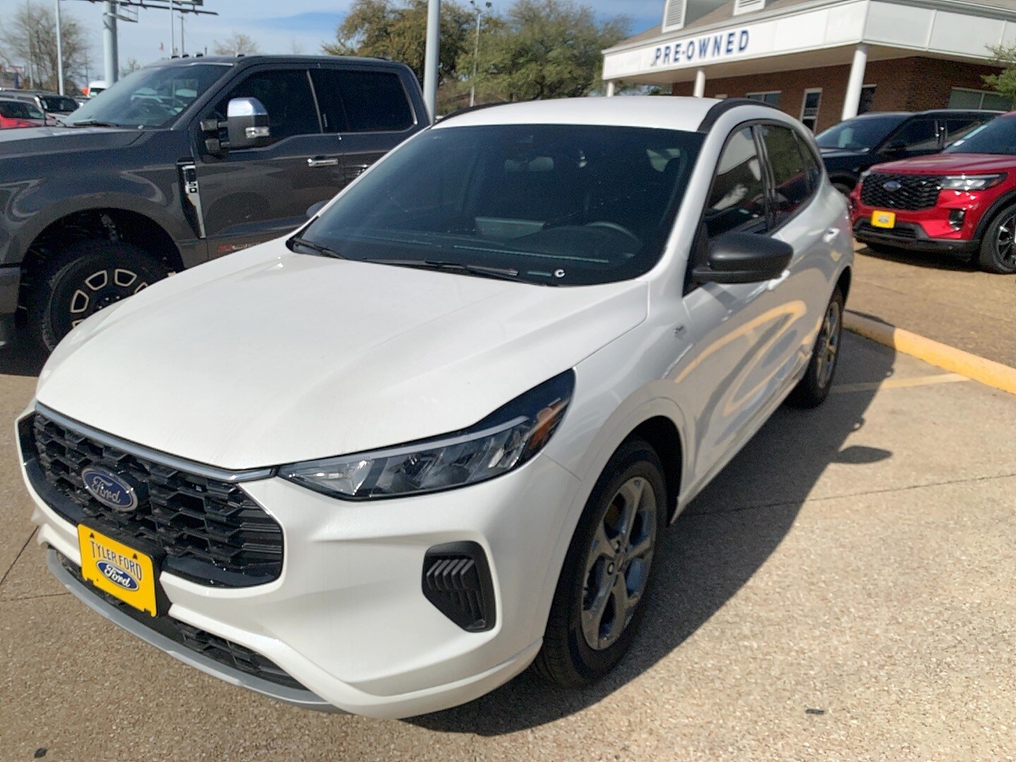 2024 Ford Escape ST-Line photo 2