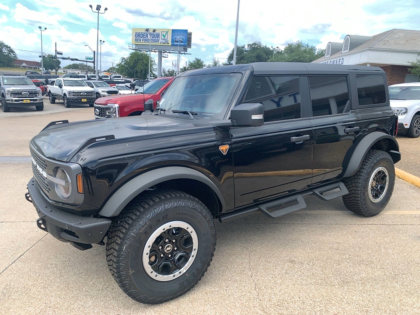 2024 Ford Bronco Badlands photo 3
