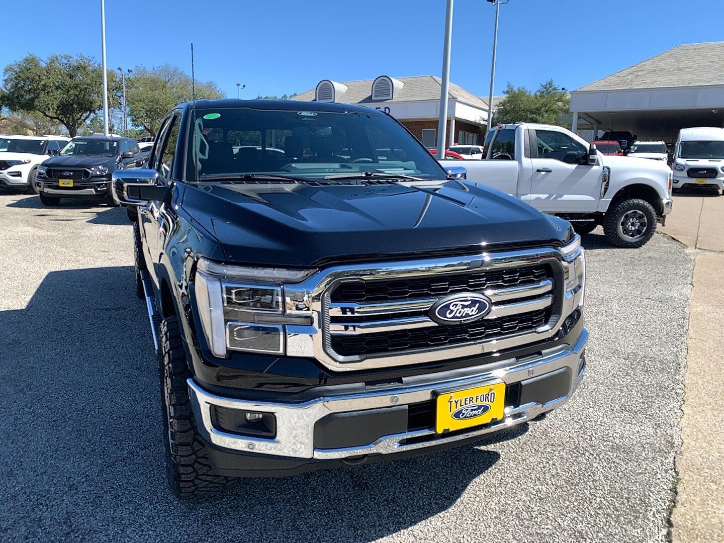 2025 Ford F-150 Lariat photo 3