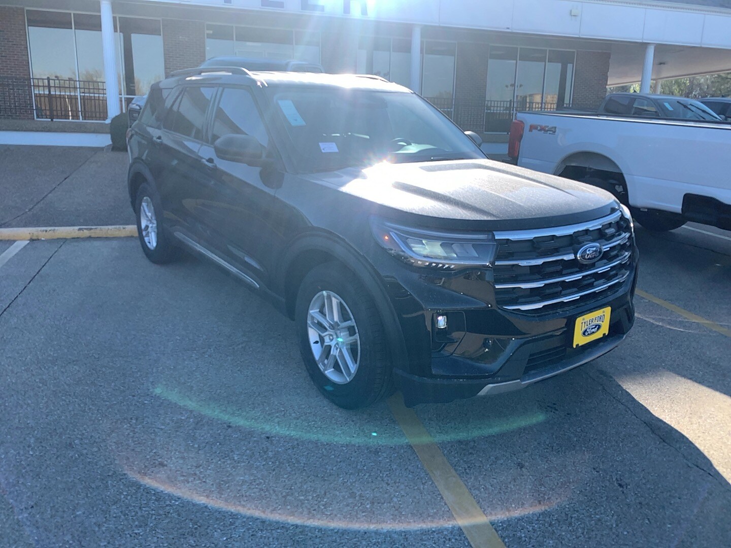 2025 Ford Explorer photo 2
