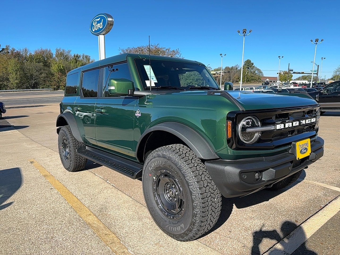 2025 Ford Bronco 4-Door Outer Banks's photo
