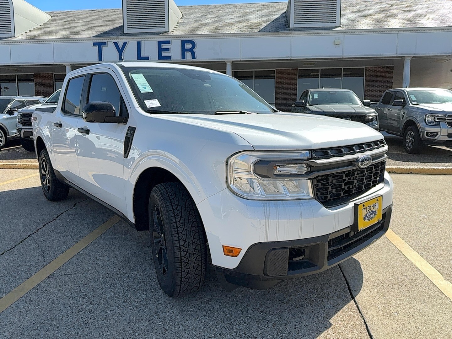 2024 Ford Maverick XLT photo 2
