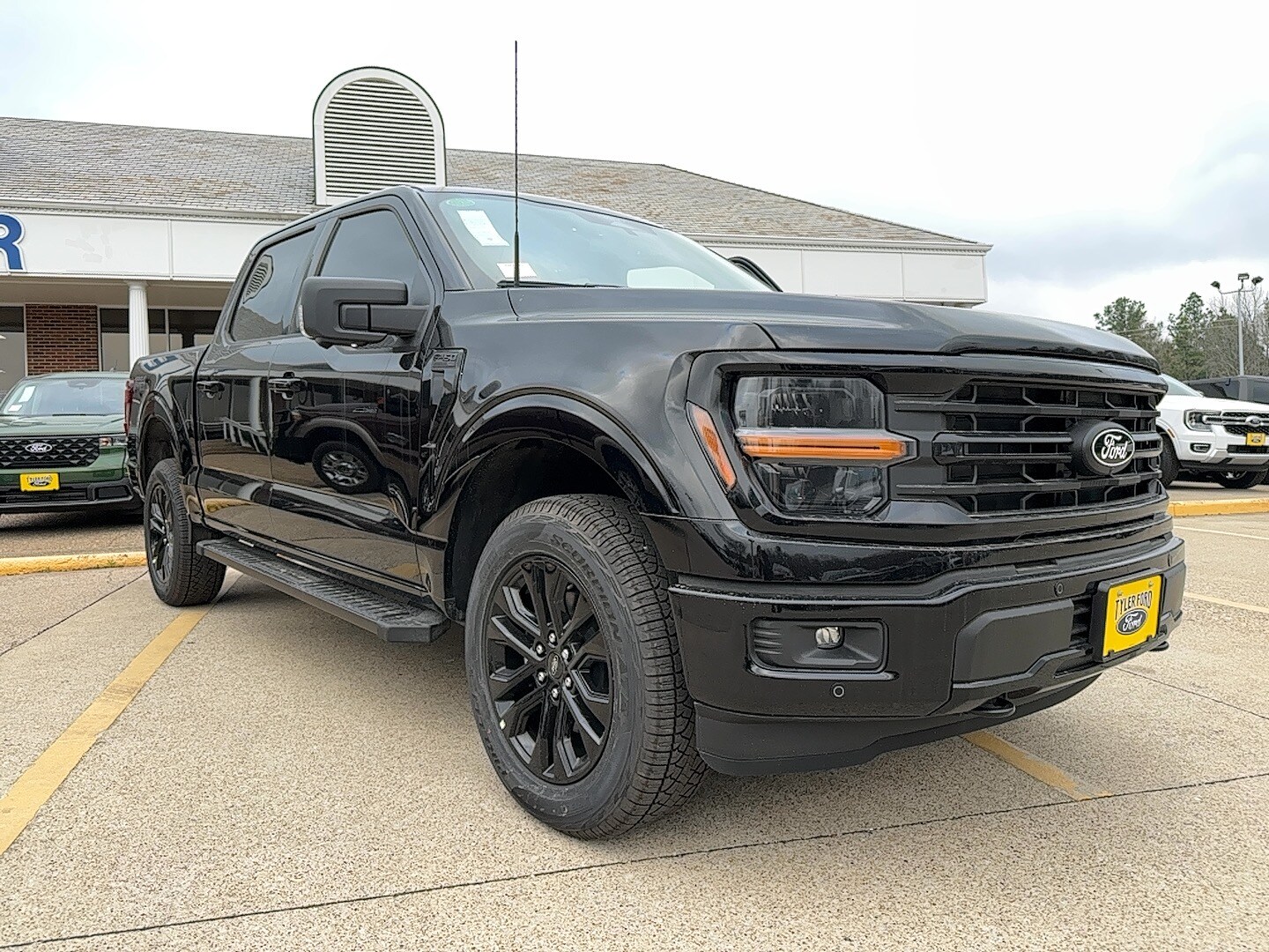 2025 Ford F-150 XLT photo 2