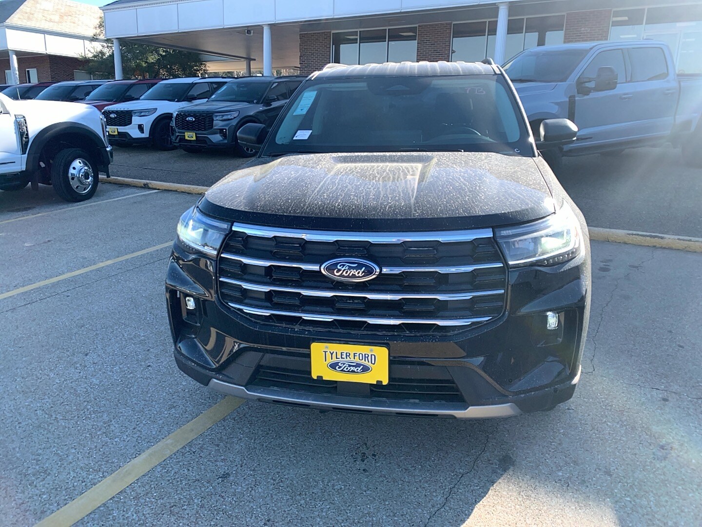 2025 Ford Explorer photo 3