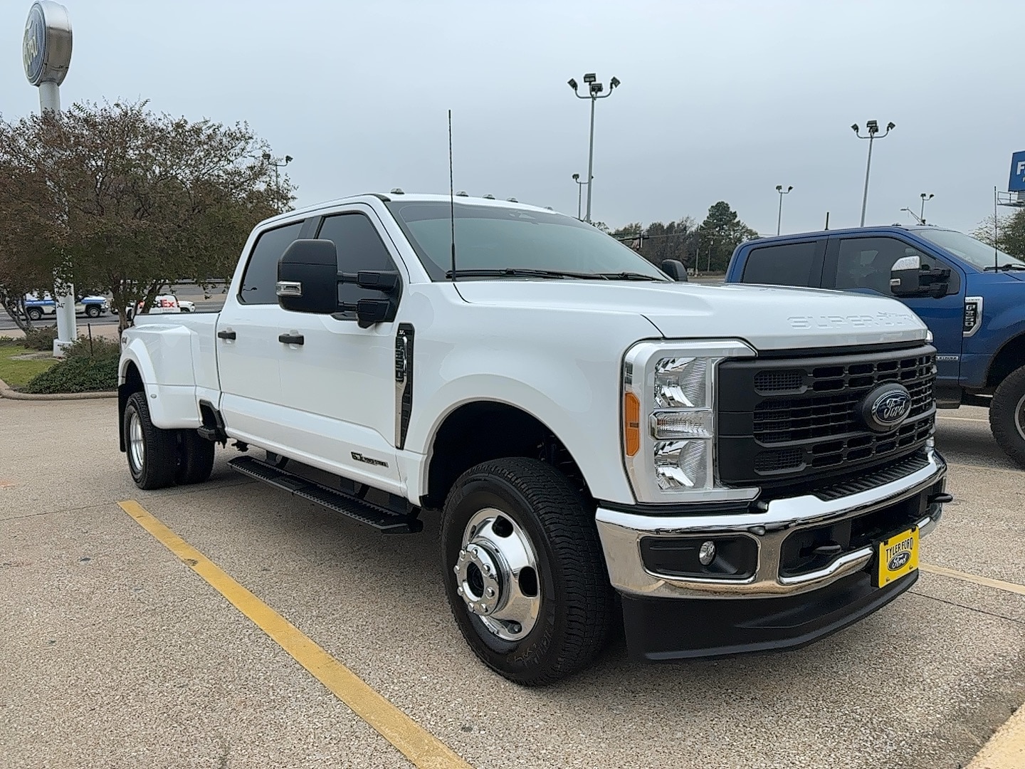 2023 Ford F-350 Super Duty XL's photo