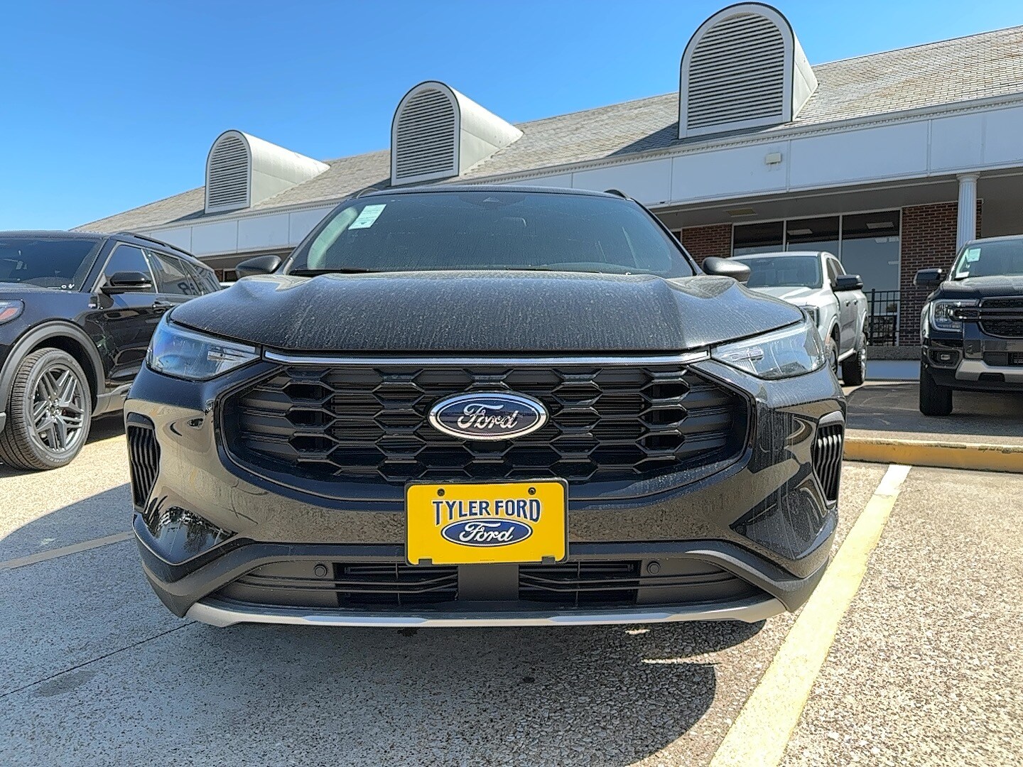 2025 Ford Escape ST-Line photo 2