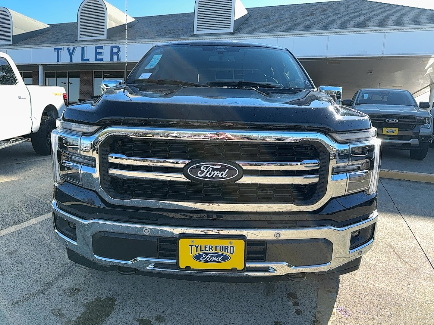2025 Ford F-150 Lariat photo 3