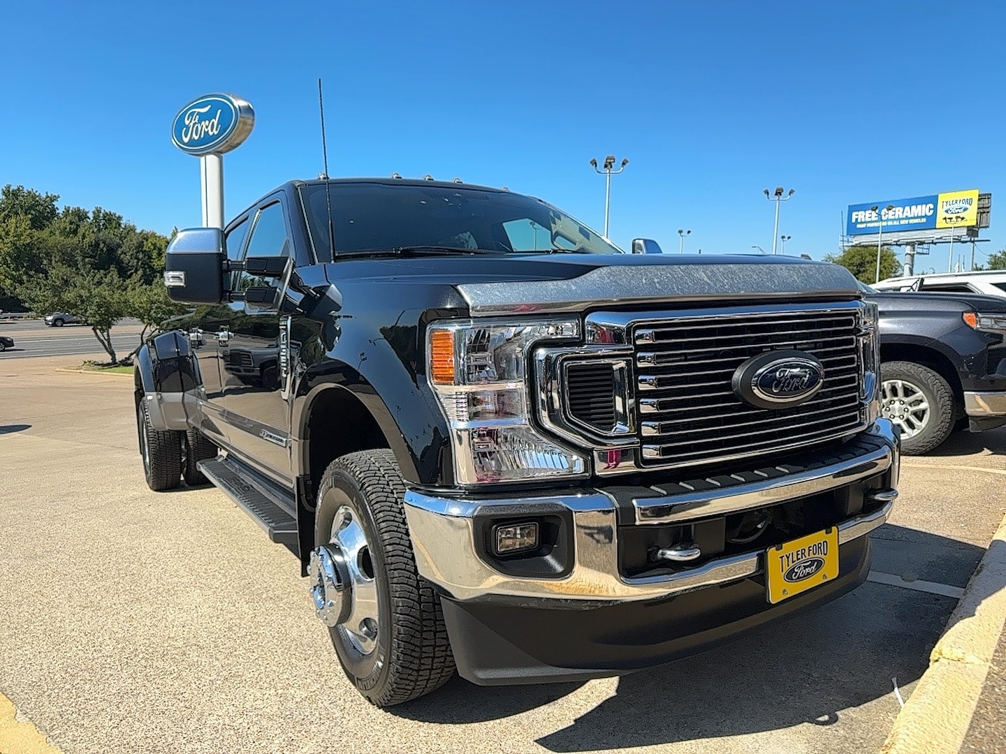 2022 Ford F-350 Super Duty Lariat's photo