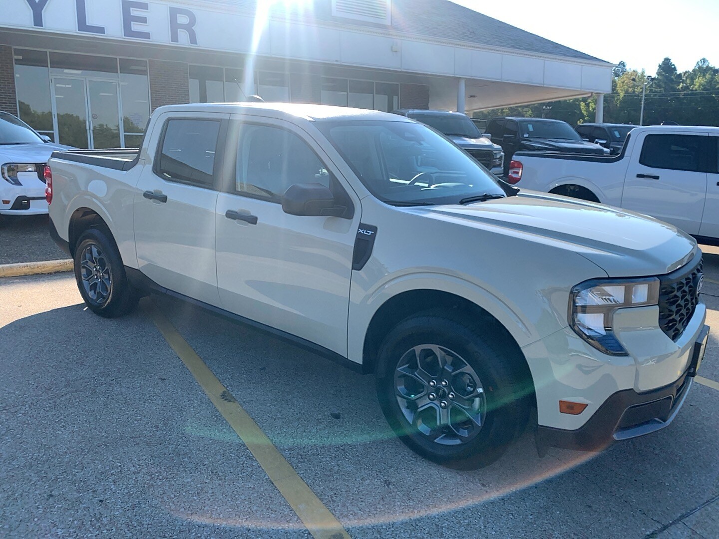2025 Ford Maverick XLT photo 2