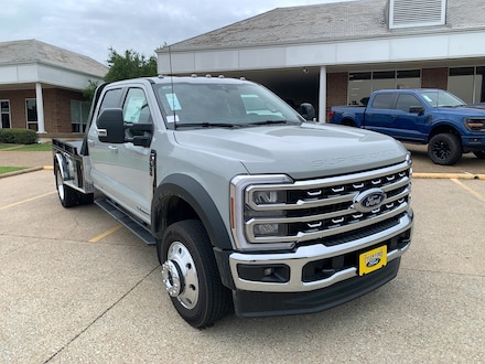 2025 Ford Chassis Cab F-550 Lariat TRUCK