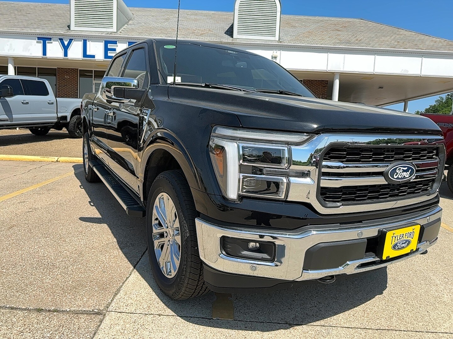 2025 Ford F-150 Lariat photo 2