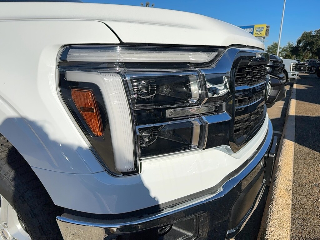 New 2025 Ford F-150 Lariat TRUCK