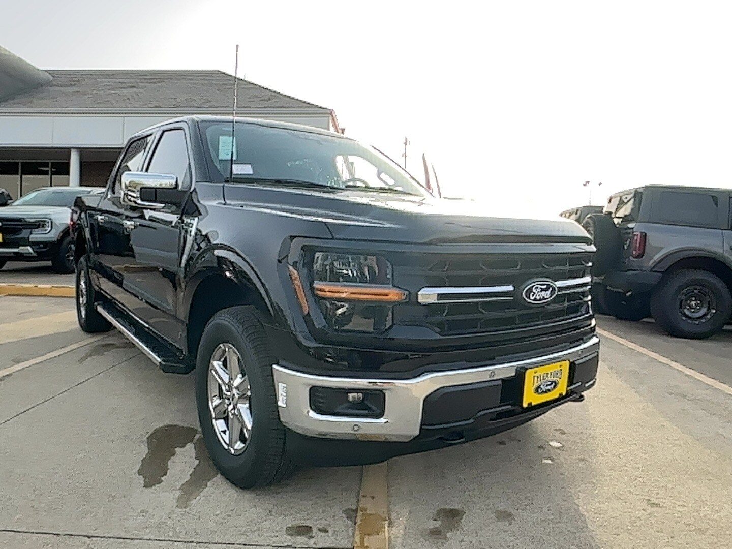 2025 Ford F-150 XLT photo 2