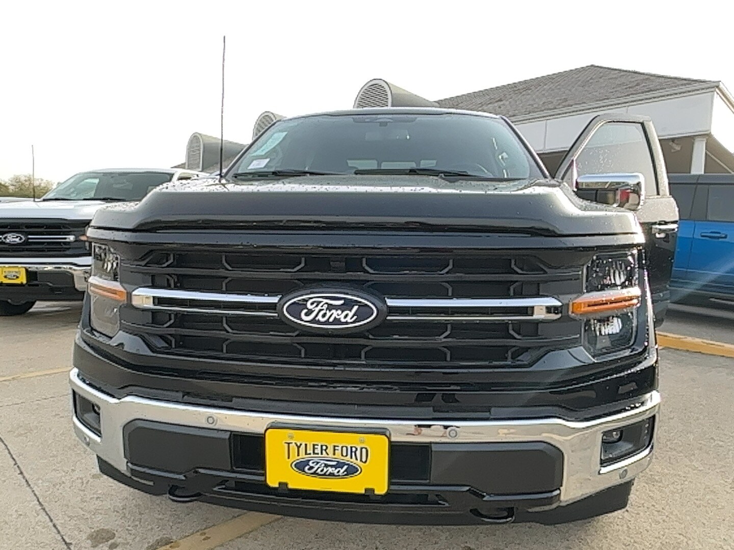2025 Ford F-150 XLT photo 3