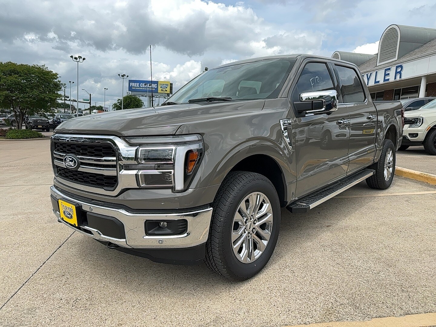 2025 Ford F-150 Lariat photo 3