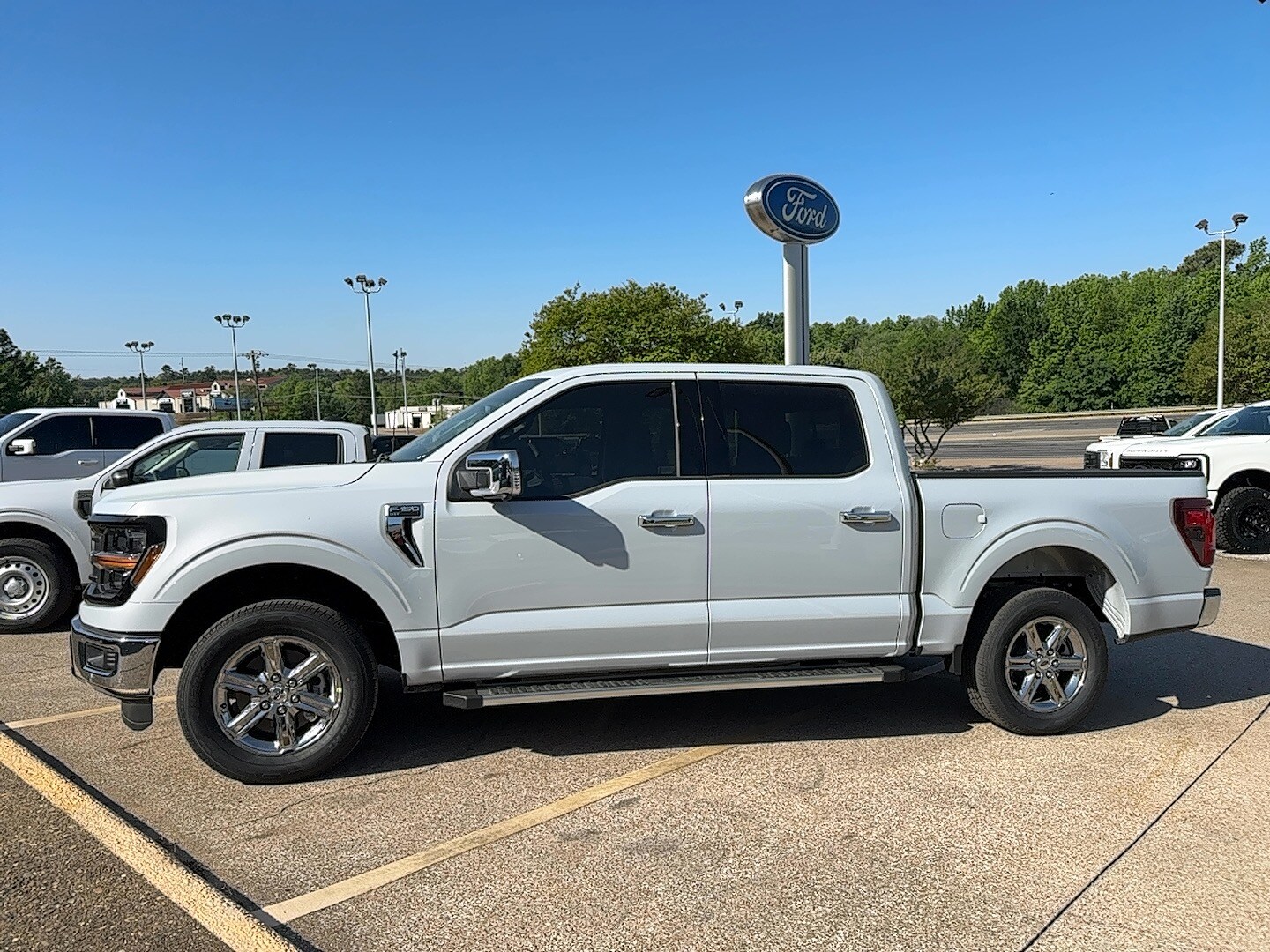 2025 Ford F-150 XLT photo 3